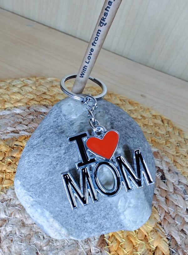 I Love My MOM Stylish Metal Keychain l Gift for MOM - Image 4