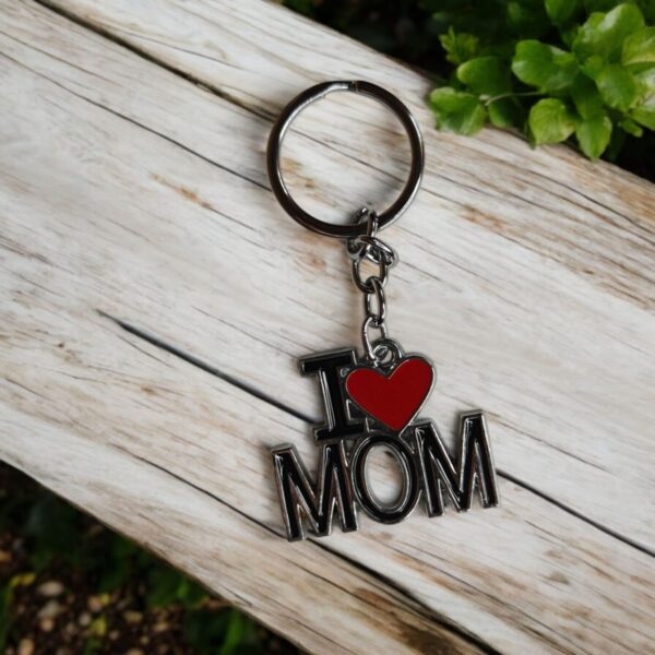 I Love My MOM Stylish Metal Keychain l Gift for MOM
